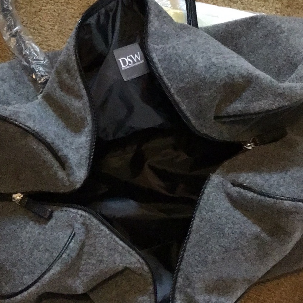 DSW Gray felt duffle bag! Perfect for traveling!!! - Picture 2 of 5